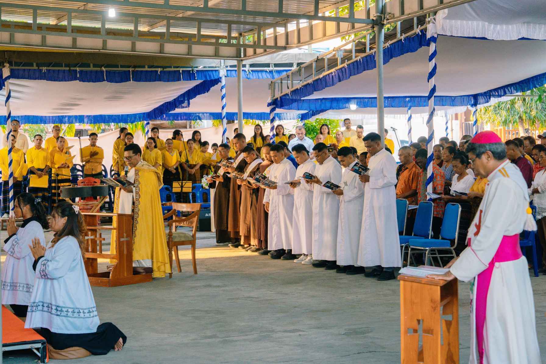 Salve Agung dan Pemberkatan Sarana Liturgi Menjelang Tahbisan 9 Imam Baru KAE